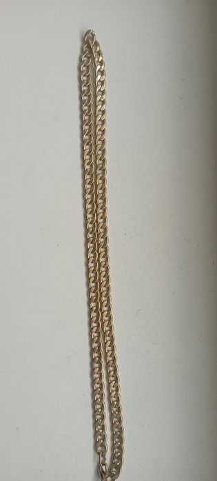 Sprzedam łańcuch w kolorze złotym