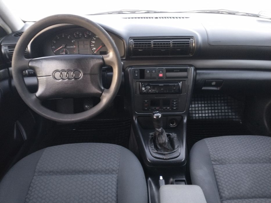 Audi A4 Kombi 1.8 + Gaz Klimatronik Alufelgi Hak