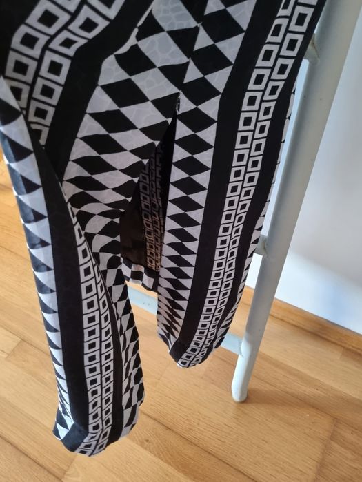 Vestido preto e branco