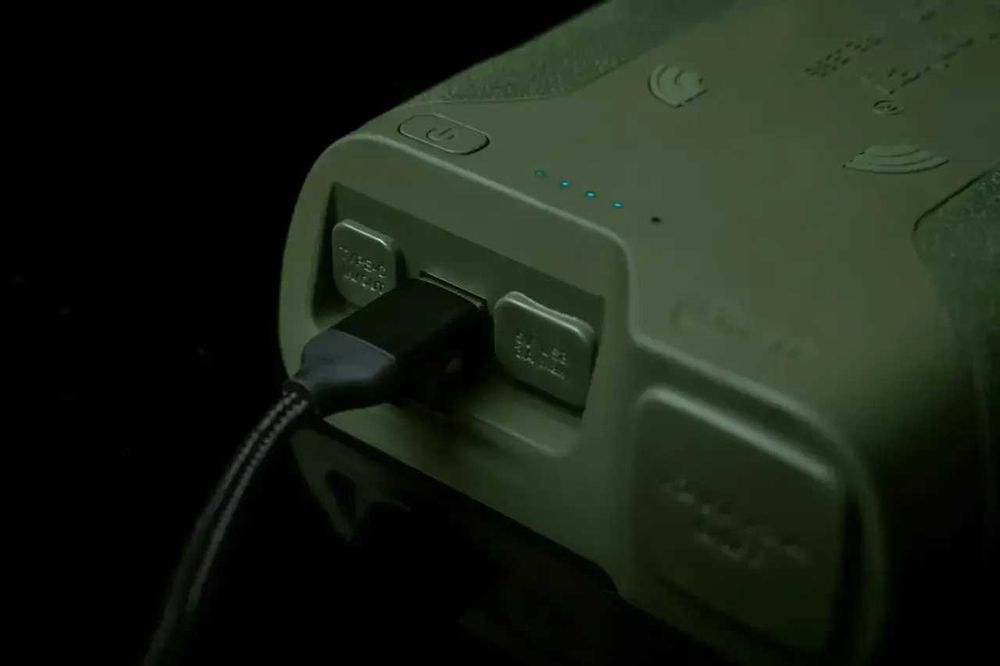 Повербанк RidgeMonkey 77850mAh Vault C-Smart Wireless Camo (RMVCS78CM)