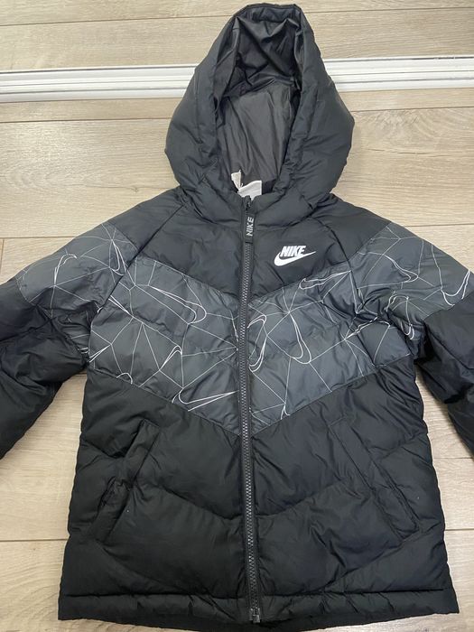 Курточка пуховик Nike 6-8 р