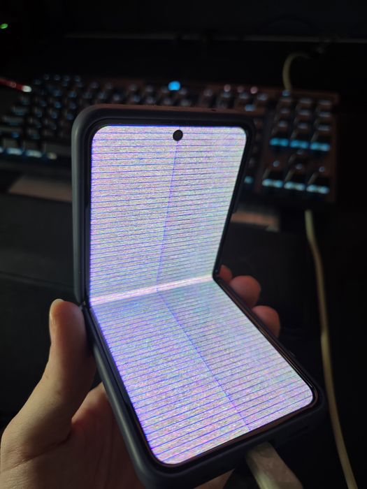 Samsung Galaxy Z Flip 4 uszkodzony ekran