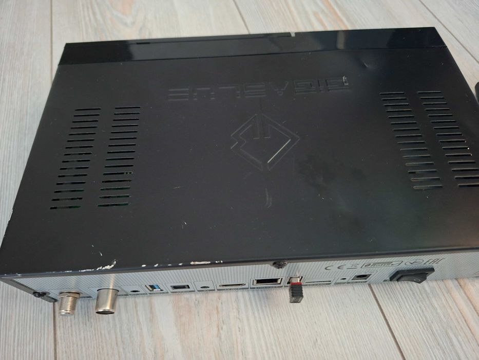 GigaBlue Trio 4K Linux Enigma2