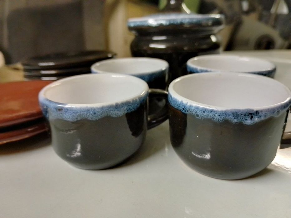 Продам посуду времен СССР Чашки кофейные, блюдца и сахарница керамика