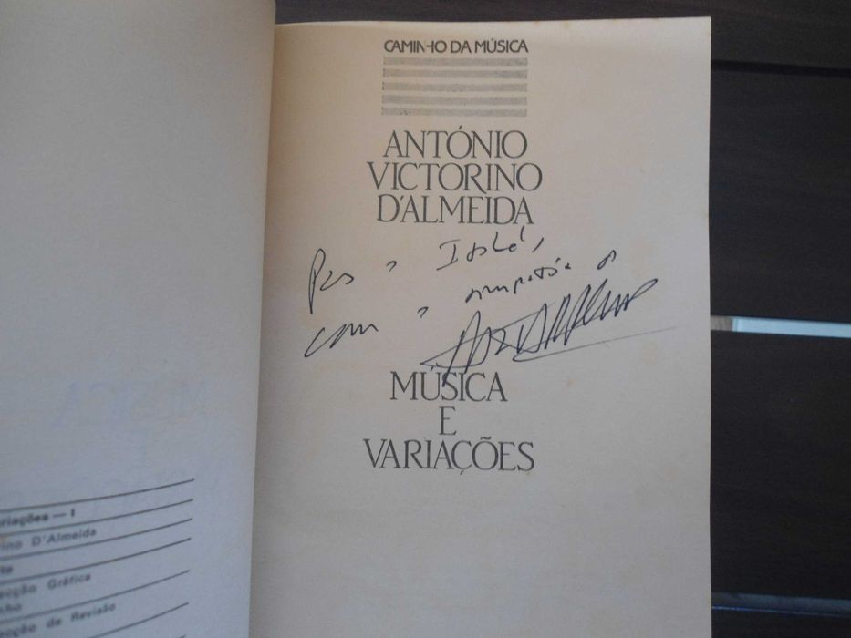 Música e Variações  I por António Vitorino d' Almeida