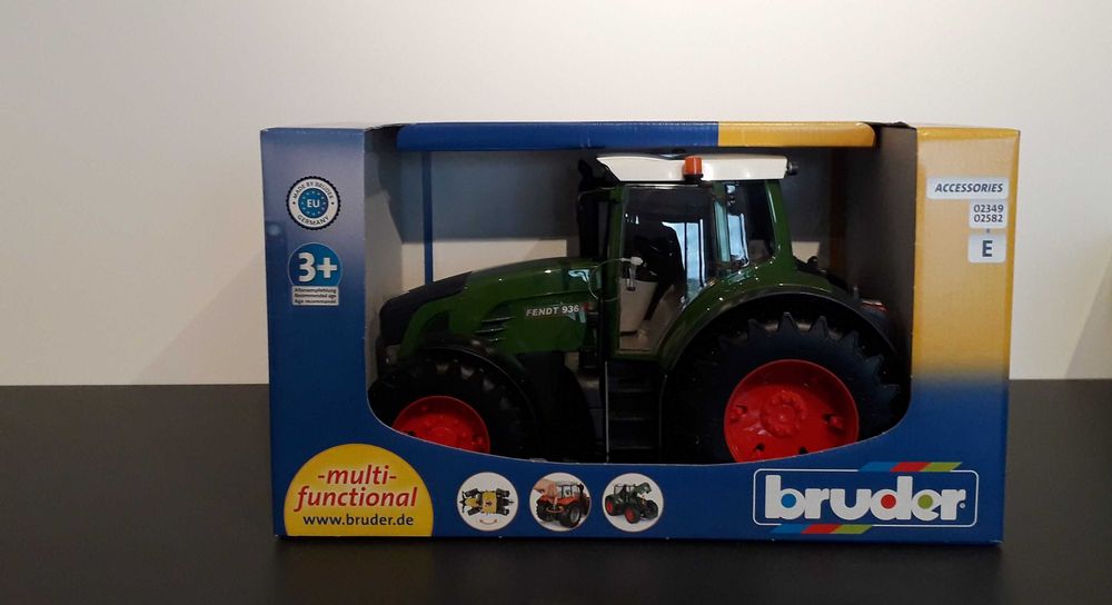 Bruder Traktor Fendt 936 Vario skala 1:16