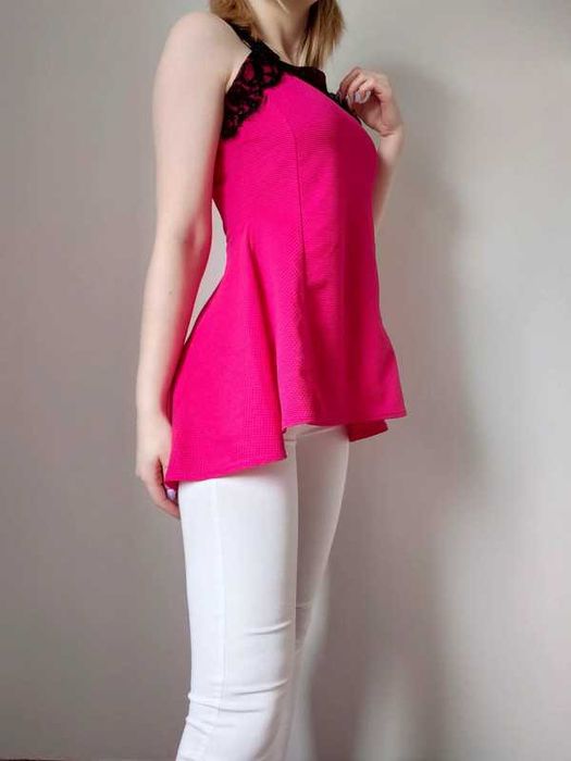 Top z koronką i baskinką