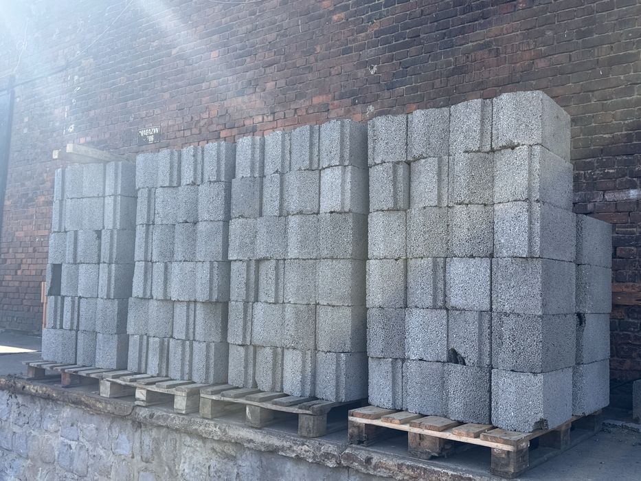 Pustaki keramzytobetonowe / wentylacyjne –na paletach