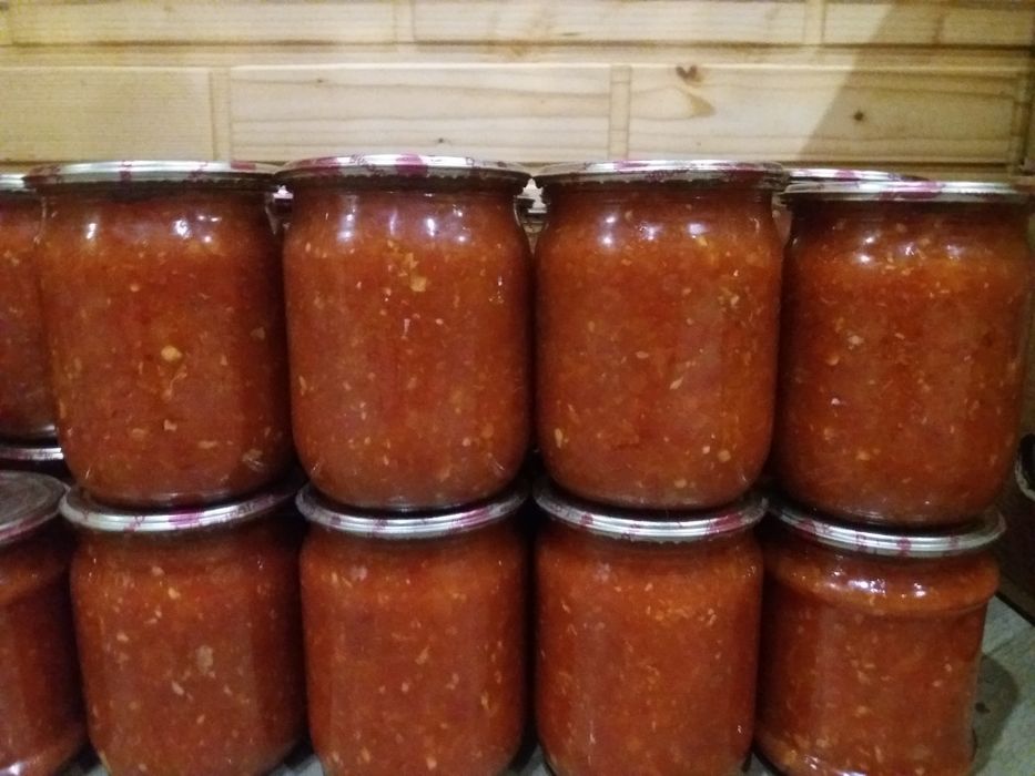 Огірки сольоні,  аджика