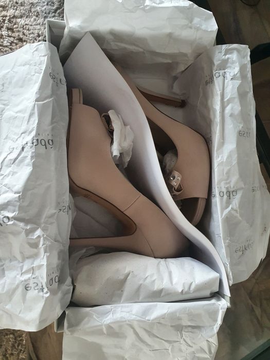 Sapatos beges como novos
