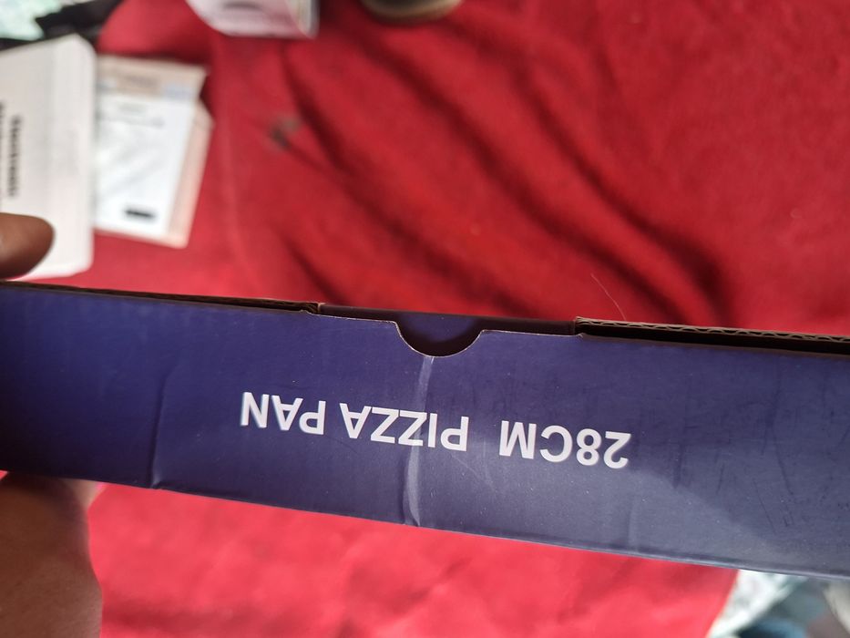 patelnia do pizzy marki Vicalina ma średnicę 28 cm