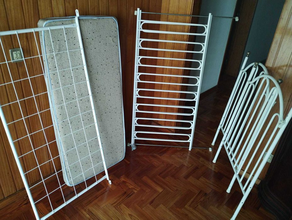 Cama para bebê Com colchão e roupa de cama