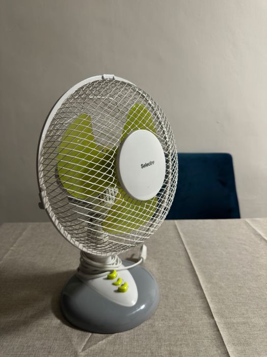 Wentylator mały, 2 tryby pracy, z osłoną, na stół wolnostojący