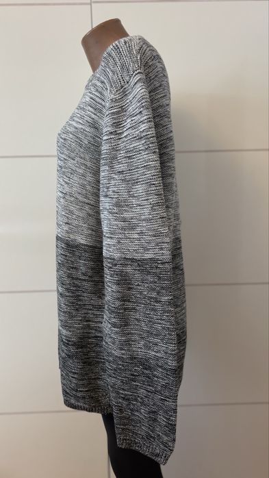 Светр оверсайс , розмір S/M , cтан гарний .