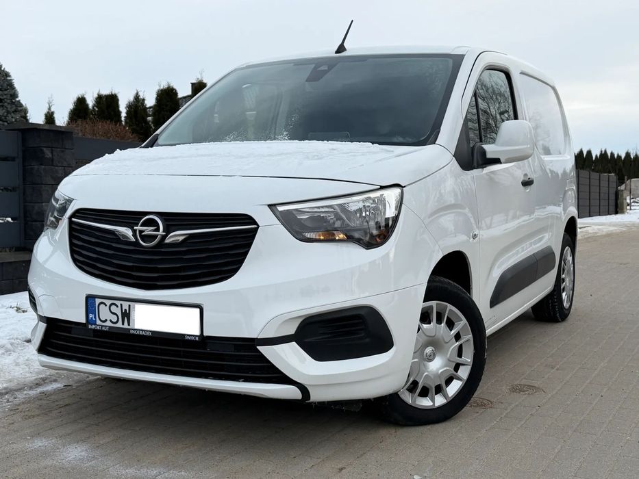 Opel COMBO  2019r. 1.5d 102km  3 osoby grzane fotele  tablet 23% brutto