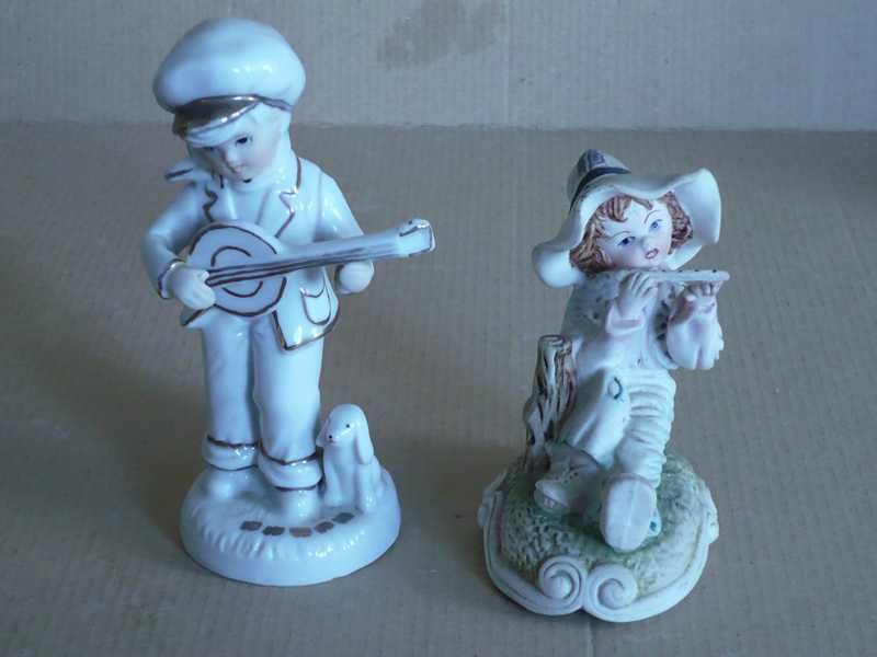 Par de crianças em porcelana