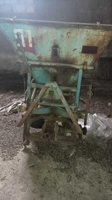 РУМ /лійка/розкидав добрив