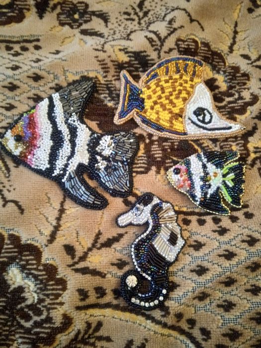 Продам брошь из бисера