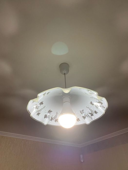 Люстра з скляним плафоном