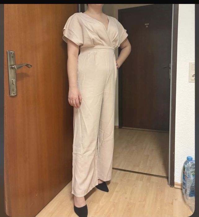 Beżowy elegancki kombinezon