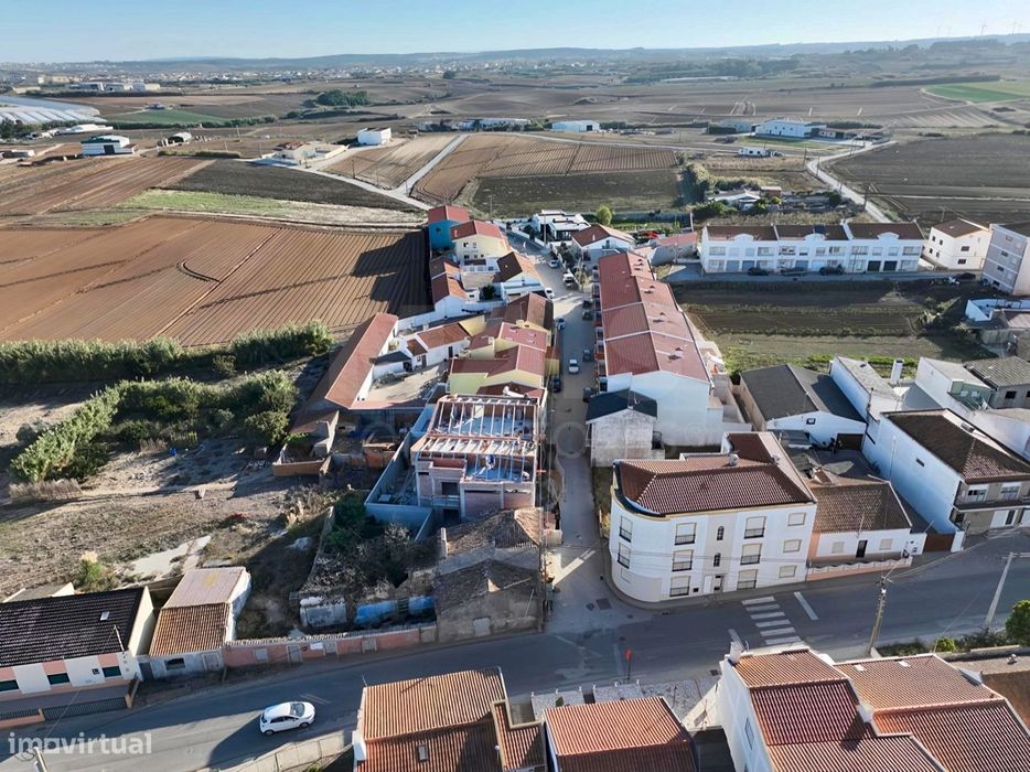 Apartamento T2 com Varanda & Parqueamento Privado, a 1 km da P...