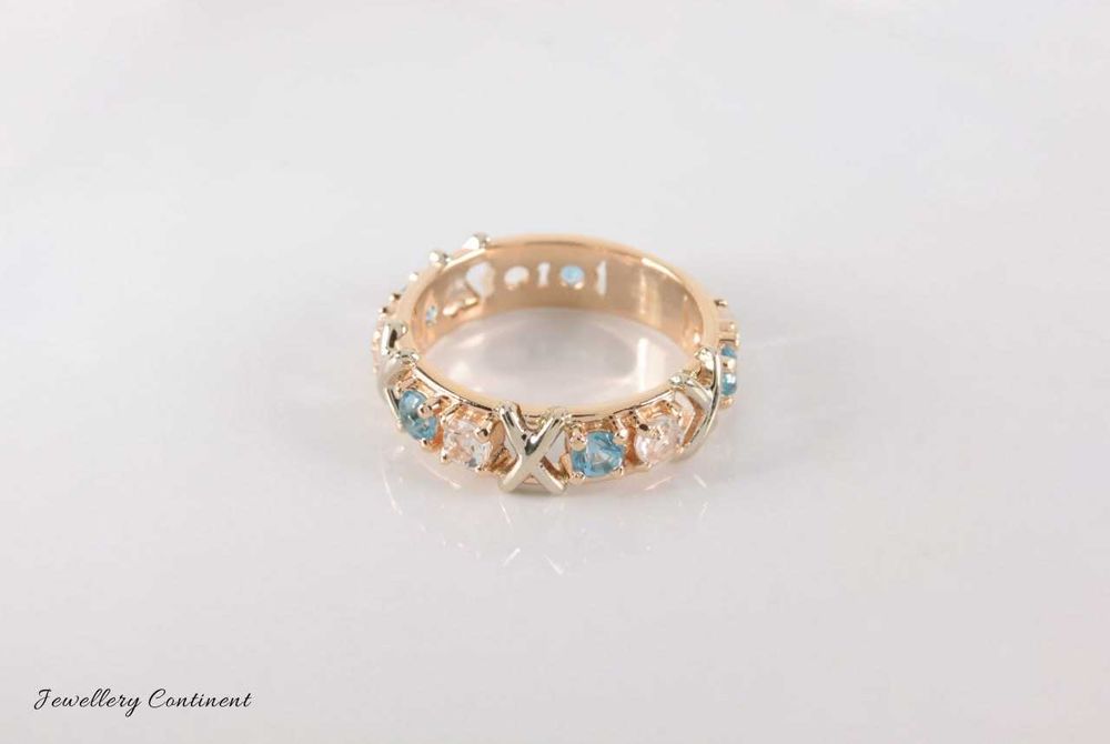 Кольцо из золота с топазами