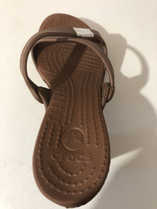 Crocs elegantes: chinelo alto - sandália