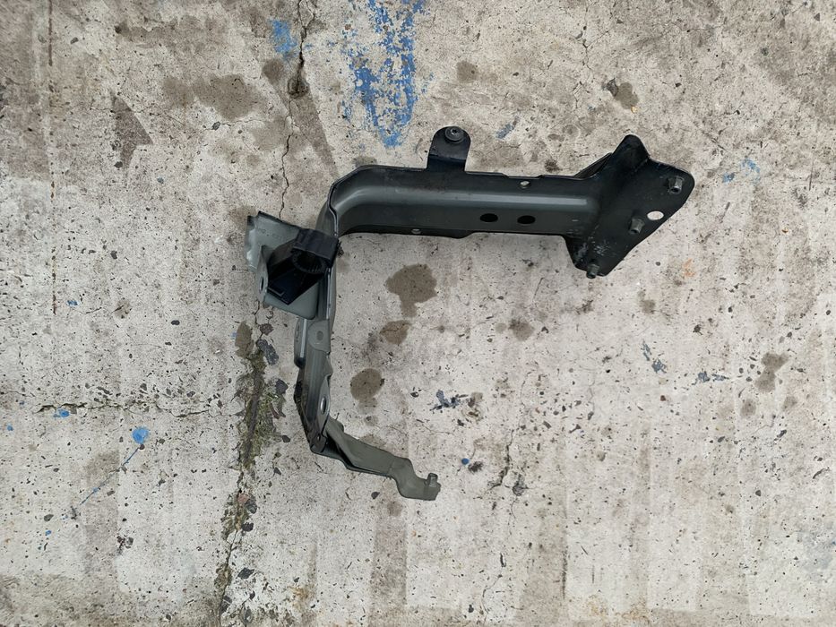 Кронштейн фари Audi Q7 2016-2020 крепление бампера ауді ку7 крило