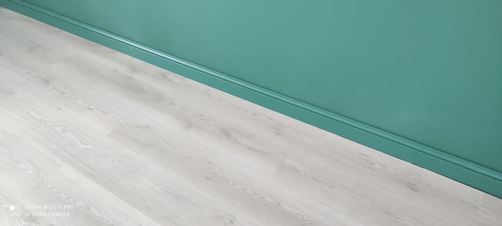 Професійний Монтаж плінтуса.Плінтус МДФ, пластик дюрополімер , дерево