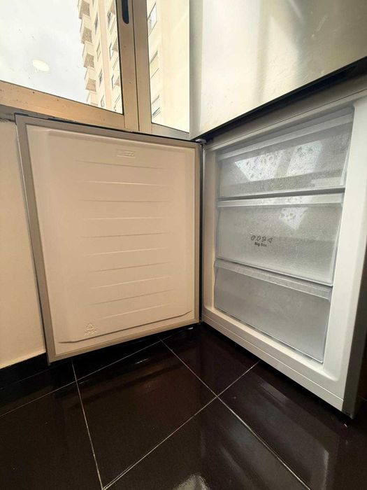 Frigorífico Hisense RB440N4ACD NoFrost Inox - Como Novo (1 ano de uso)