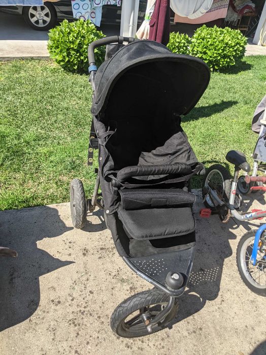 Cadeirinha de bebé com 3 rodas e Alcofa