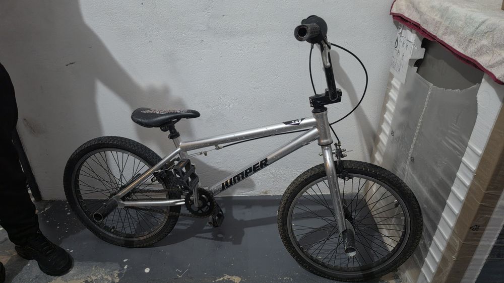 Bicicleta BMX jumper