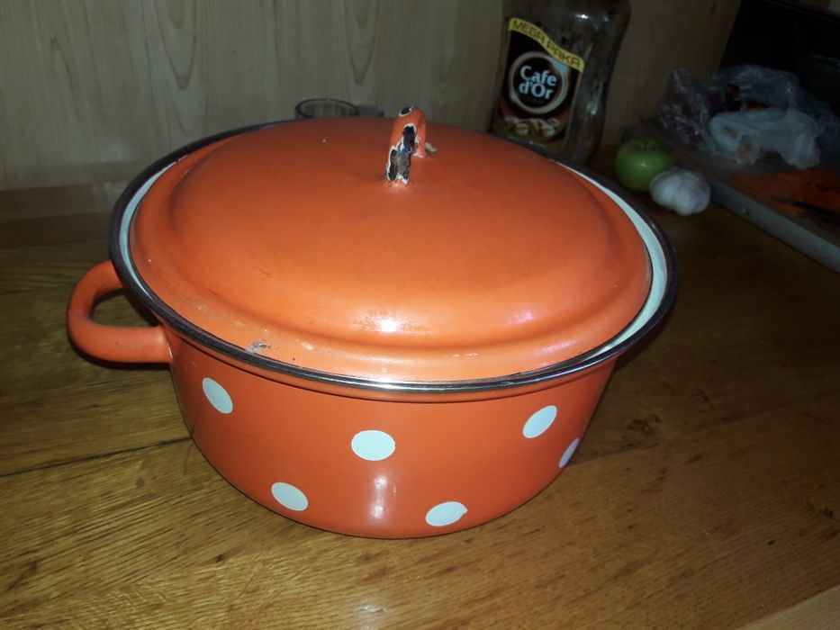 Продам эмалированную кастрюлю.