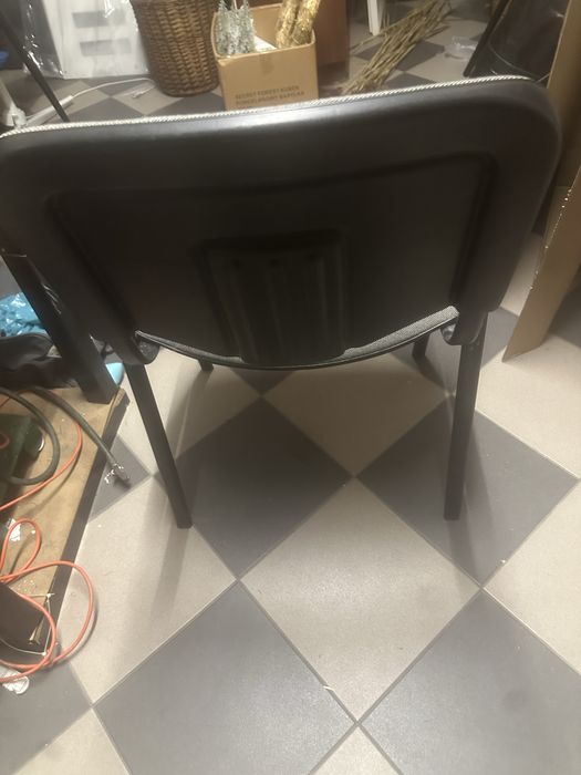 Krzesło szare biurowe