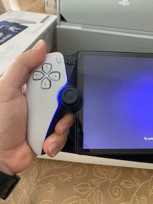 Playstation Portal com caixa e bolsa