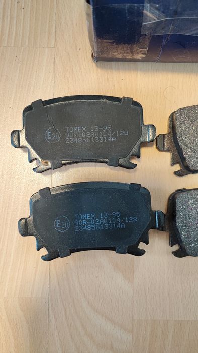 продам тормозные колодки новый