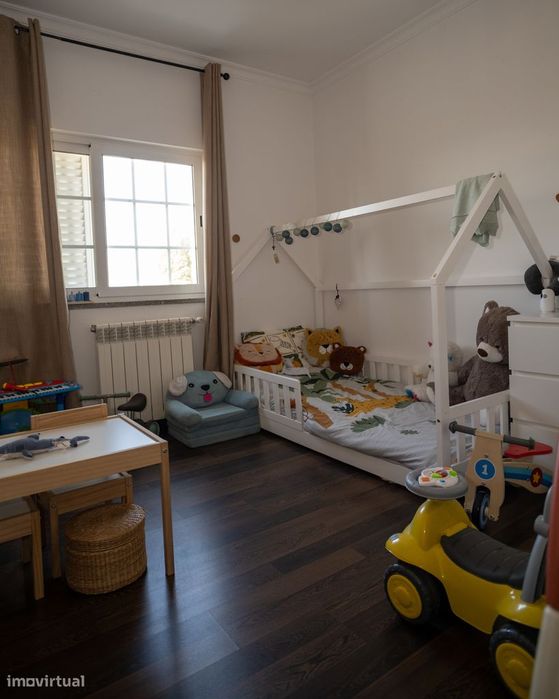 Moradia Bifamiliar Duplex com Garagem, e Quintal Privado em  Foz Côa