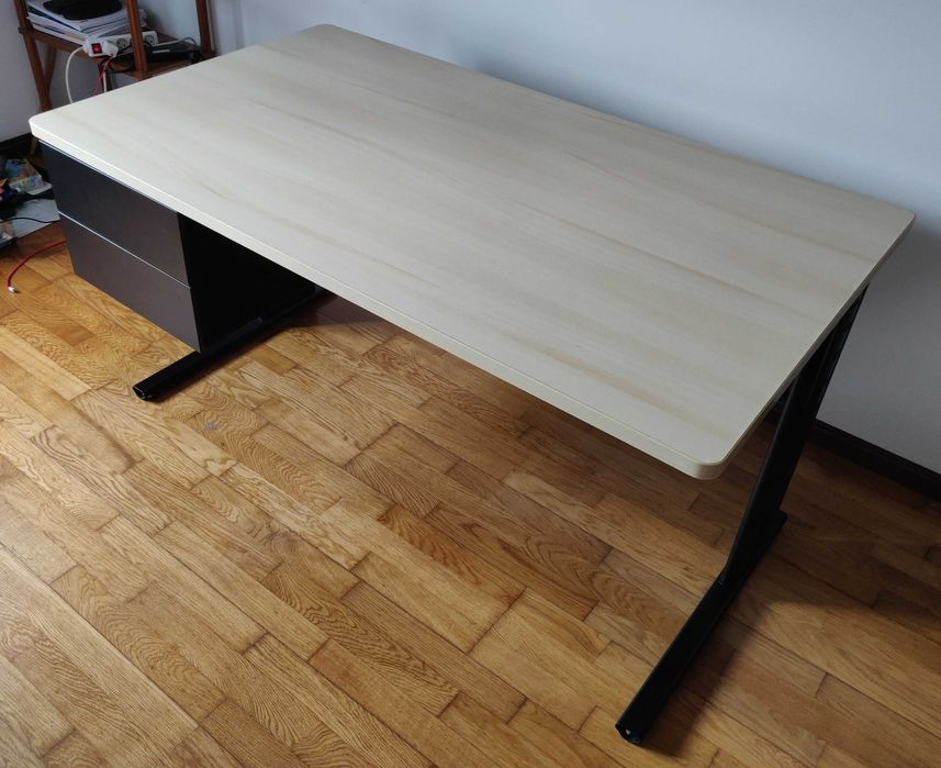 Secretária em muito bom estado