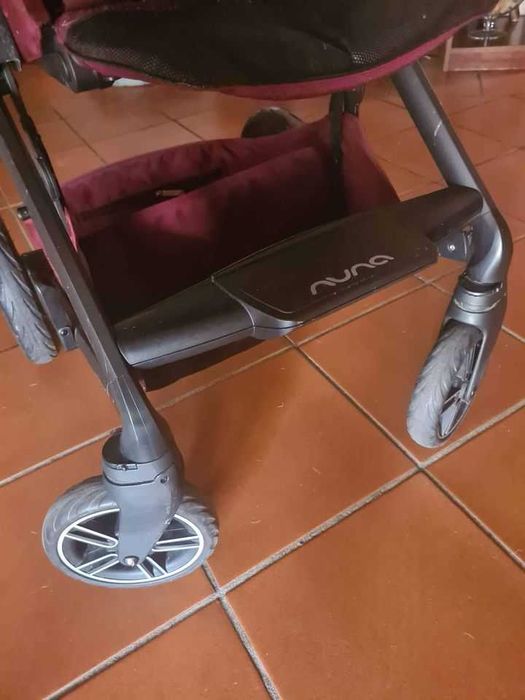 Carrinho Bébé marca NUNA + ovo JOIE e base isofix
