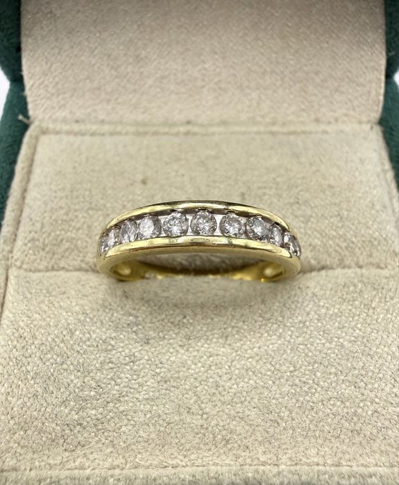 Złoty pierścionek 750 z diamentami 0,50ct