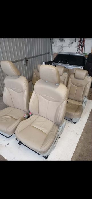 Momplet 7 foteli skóra toyota prius plus