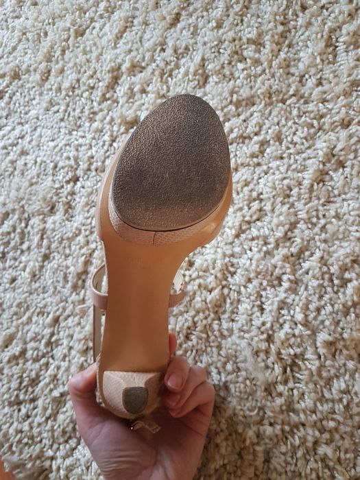 Продам женские босоножки