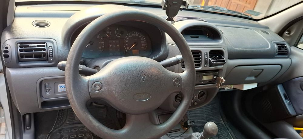 Renault Clio2  1.4 rocznik 1999