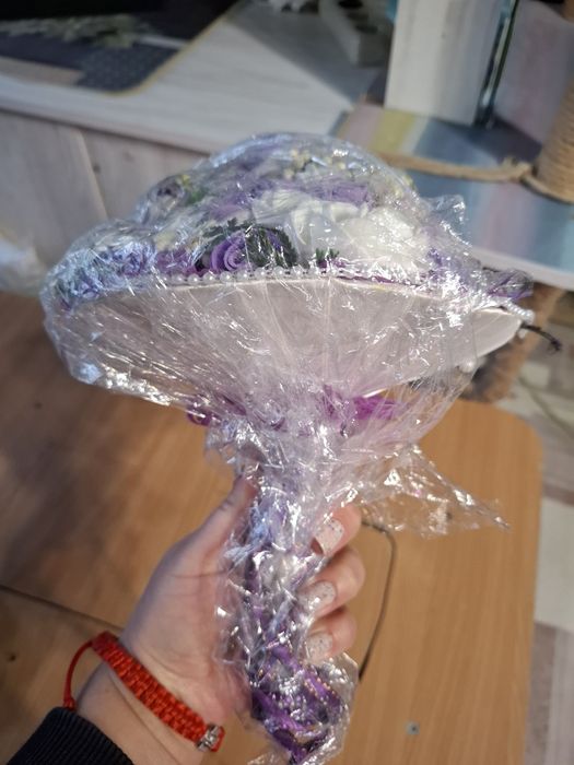 Букет невесты в фиолетово-белом цвете