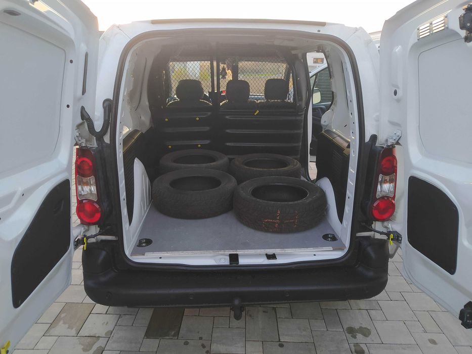 2013 rok. AUTOMAT- 6 biegów. KLIMA. 3 osobwy. HAK