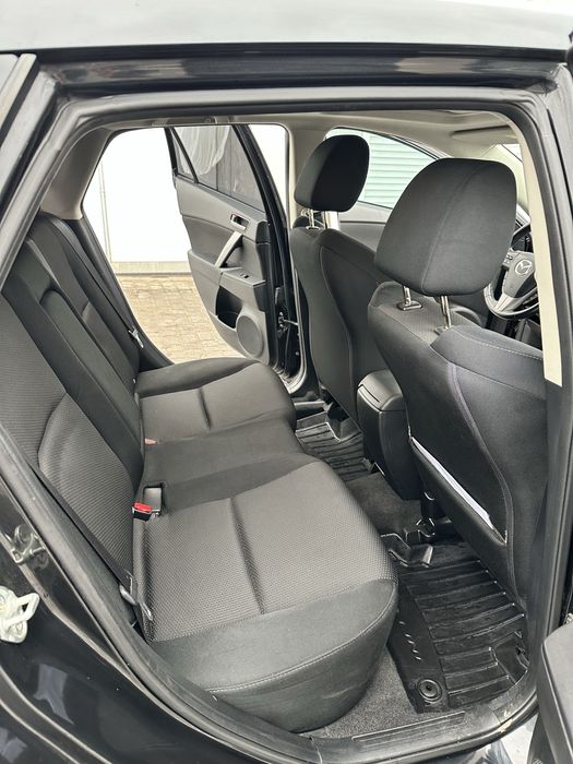 Продам свою автівку Мазда 3 Хетчбек 2012