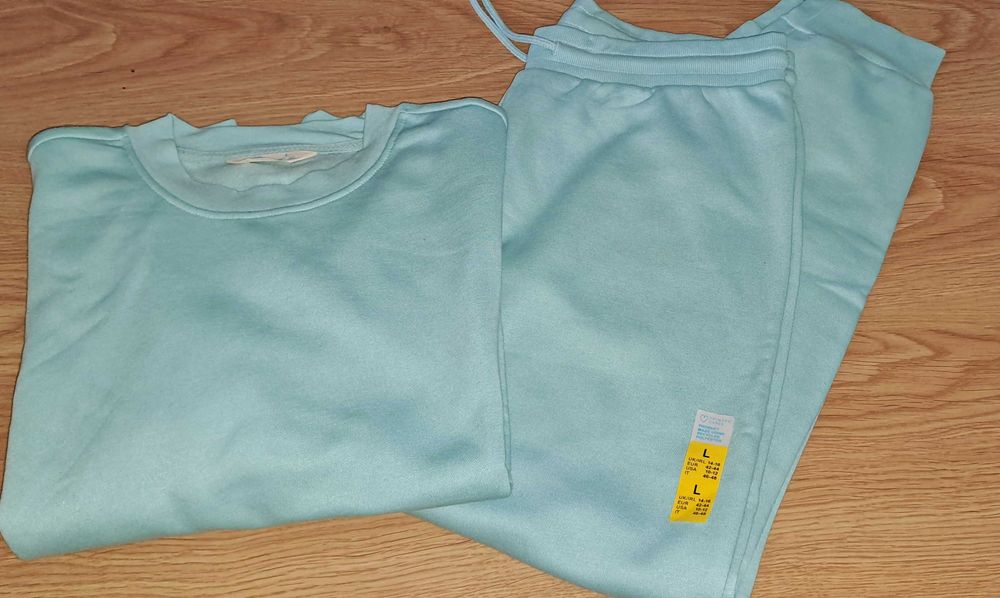 Sweatshirt and Pants (New): Size L