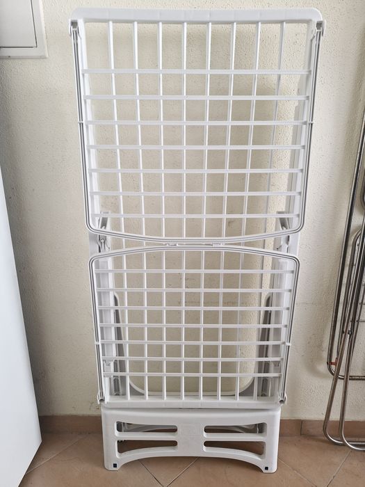 Estendal de chão desmontável com abas