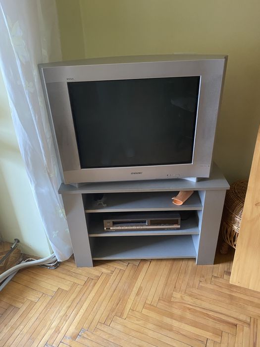 телефізором без тумби