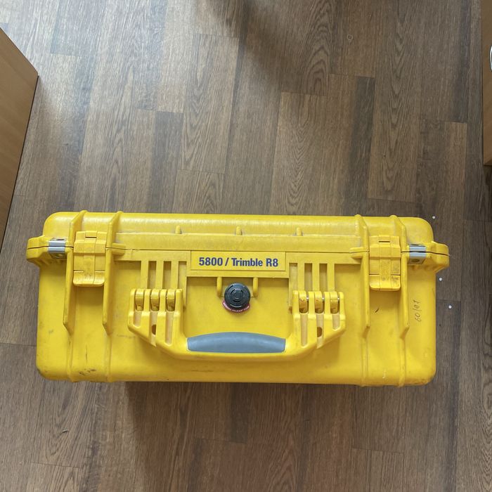 GPS приймач RTK GNSS TRIMBLE R8 5800 контроллер TRIMBLE TSC2